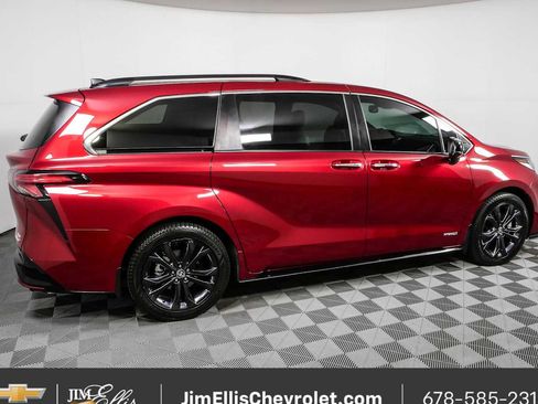 Used 2021 Toyota Sienna XSE w/ XSE Plus Package FWD image 2