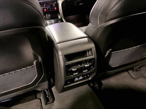 Used 2023 Jeep Grand Cherokee Limited image 31