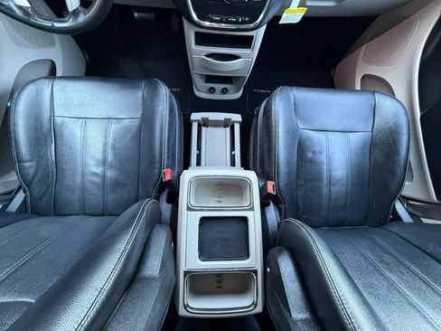 Used 2016 Chrysler Town & Country Touring FWD image 52