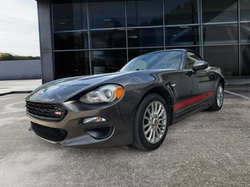 Used 2018 FIAT 124 Spider Classica w/ Technology Group image 3