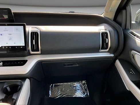 Used 2025 Ford Expedition Active AWD/4WD image 9