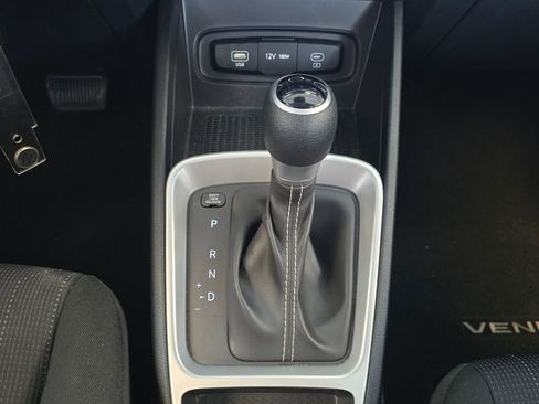 Used 2024 Hyundai Venue SE image 23