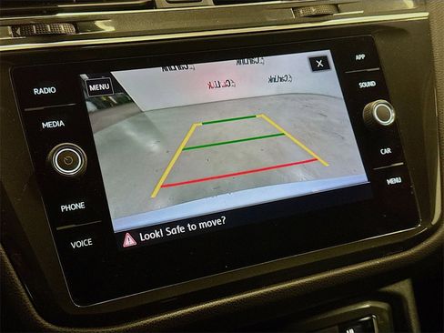 Used 2019 Volkswagen Tiguan SE w/ Panoramic Sunroof Package image 15