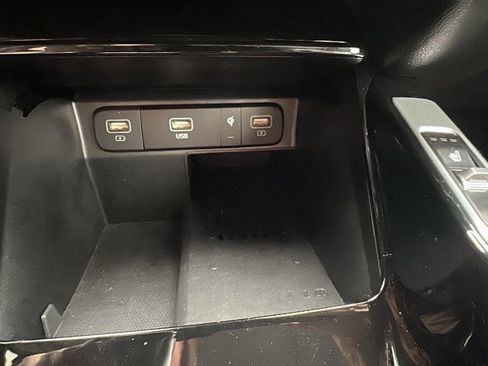 Used 2023 Kia Sorento SX image 27