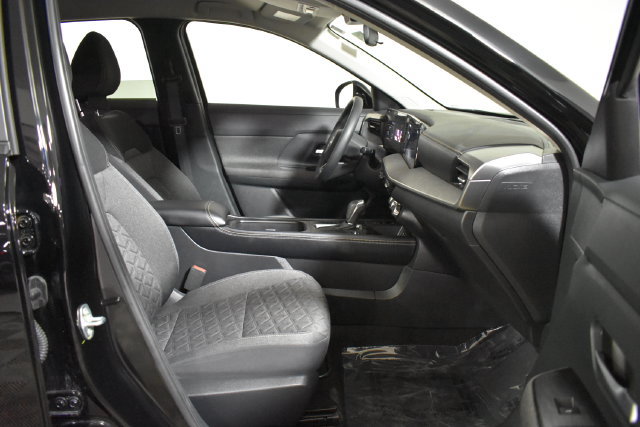 Certified 2025 Nissan Kicks SV AWD/4WD image 31