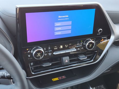 Used 2025 Toyota Highlander Platinum image 19