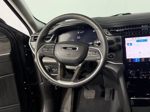 Used 2023 Jeep Grand Cherokee Limited w/ Black Appearance Package RWD image 15