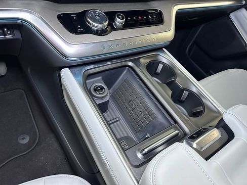 New 2025 Ford Expedition Max Platinum w/ Driver's Package image 39