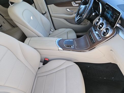 Used 2020 Mercedes-Benz GLC 300 image 15