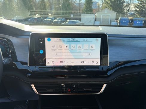 New 2026 Volkswagen Atlas Cross Sport SE image 18