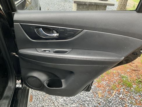 Used 2020 Nissan Rogue SV image 24