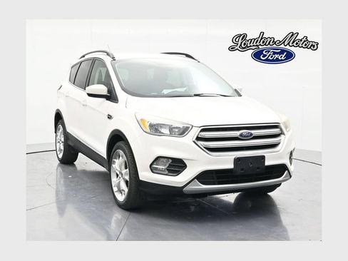 Used 2018 Ford Escape SE w/ SE Sync 3 Package AWD/4WD image 1