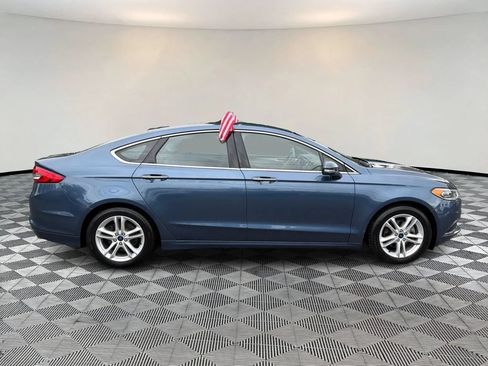 Used 2018 Ford Fusion SE w/ Fusion SE Technology Package FWD image 8