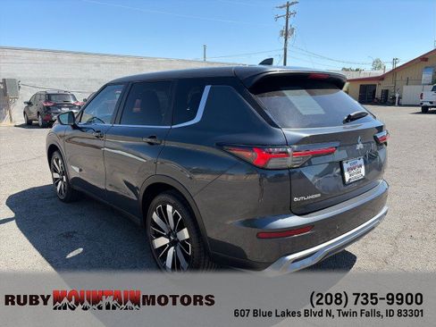 Used 2025 Mitsubishi Outlander SE AWD/4WD image 5
