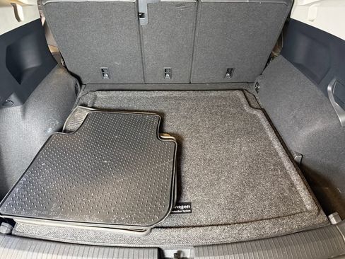 Used 2023 Volkswagen Tiguan SE AWD/4WD image 22