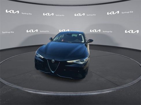 Used 2017 Alfa Romeo Giulia Ti w/ TI 19" Sport Package image 5
