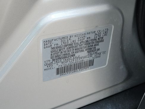 Used 2019 Nissan Kicks SR w/ SR Premium Package FWD image 32
