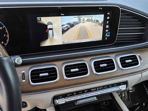 Used 2022 Mercedes-Benz GLS 450 4MATIC image 9