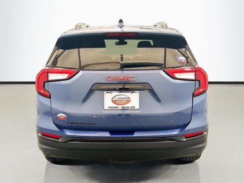 Used 2024 GMC Terrain SLE w/ Driver Convenience Package FWD image 5