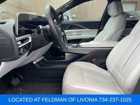 Used 2024 Cadillac Lyriq Luxury image 6