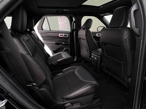 Used 2022 Ford Explorer ST w/ ST Street Pack image 19