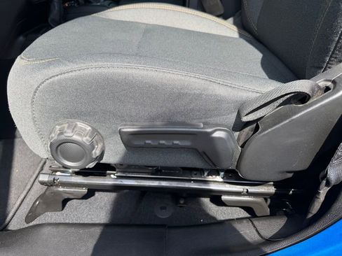 Used 2025 Jeep Gladiator Sport image 16