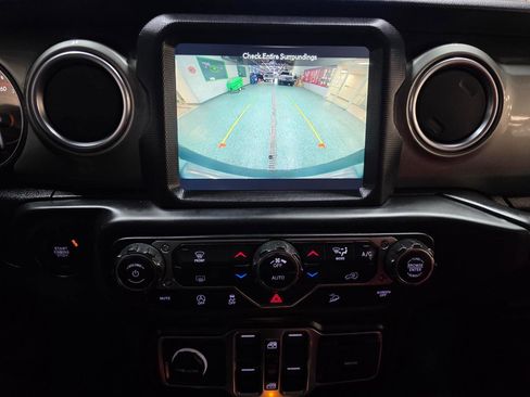 Used 2020 Jeep Wrangler Unlimited Sahara w/ Uconnect 4C Nav & Sound Group image 31