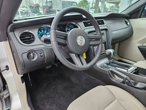 Used 2010 Ford Mustang Convertible image 16