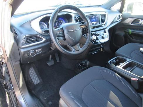 Used 2018 Chrysler Pacifica Touring Plus w/ S Appearance Package FWD image 14