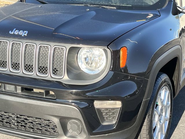 Used 2023 Jeep Renegade Latitude AWD/4WD image 10