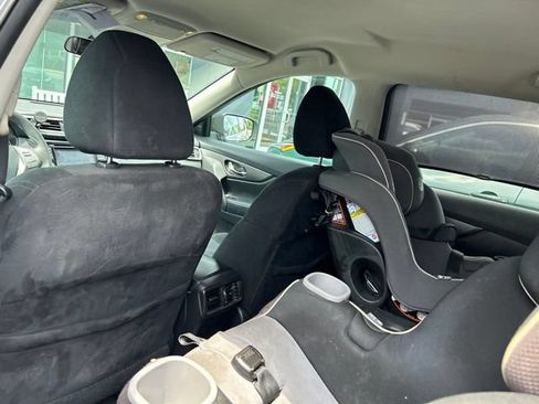 Used 2016 Nissan Rogue SV w/ SV Premium Package FWD image 16