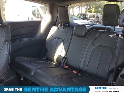New 2026 Chrysler Pacifica Select image 24