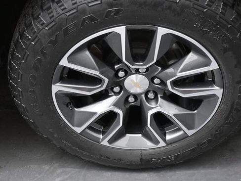 Used 2023 Chevrolet Silverado 1500 LT AWD/4WD image 30