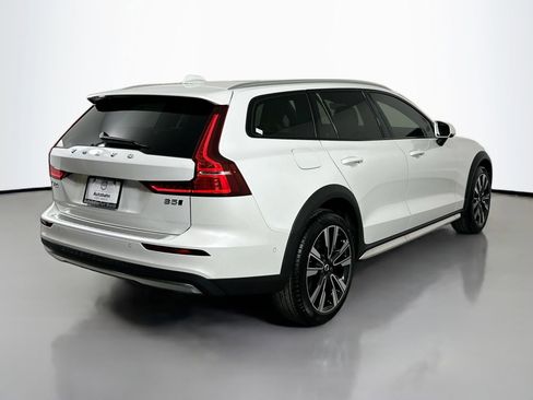 New 2026 Volvo V60 B5 Cross Country Ultra w/ Protection Package Premier image 5