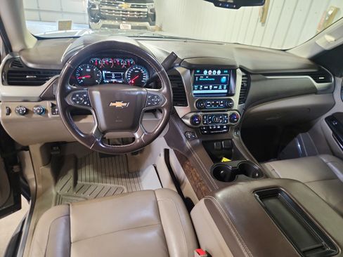 Used 2019 Chevrolet Suburban LT w/ Luxury Package image 14