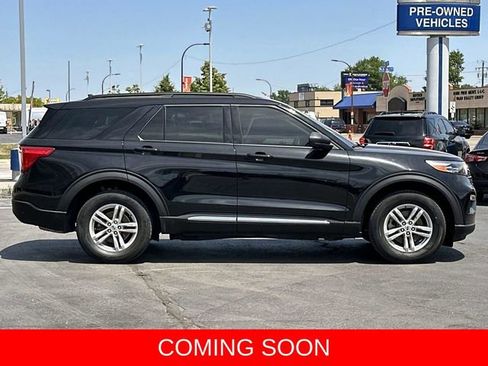 Used 2023 Ford Explorer XLT w/ Equipment Group 202A AWD/4WD image 2
