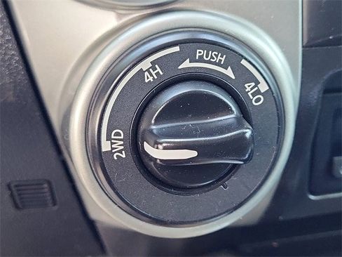 Used 2017 Nissan Titan PRO-4X w/ Pro-4x Convenience Package image 18