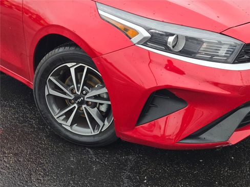 Used 2023 Kia Forte LXS image 3