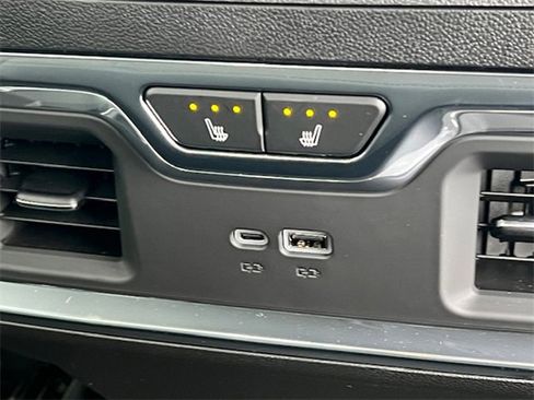 New 2025 GMC Sierra 2500 SLT w/ SLT Premium Package image 17