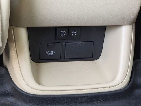 Used 2017 Toyota Highlander XLE image 19