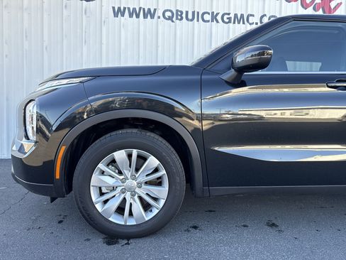 Used 2025 Mitsubishi Outlander ES image 3