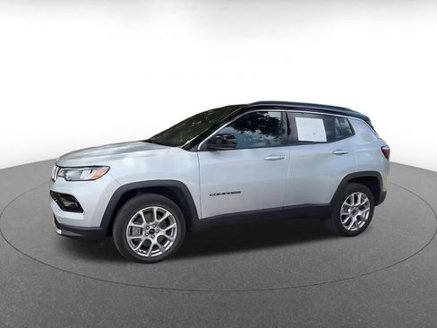 Used 2025 Jeep Compass Limited AWD/4WD image 8