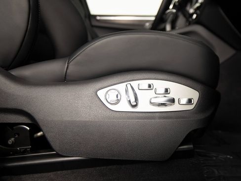 New 2026 Porsche Macan GTS image 38