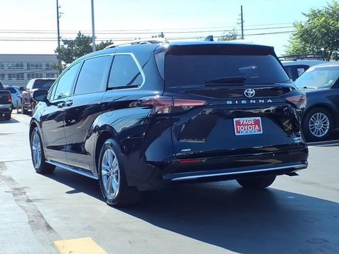 Certified 2022 Toyota Sienna Limited AWD/4WD image 6