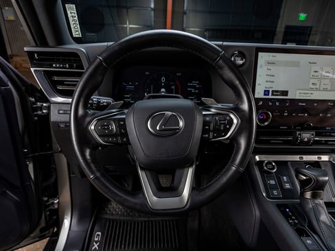 Used 2024 Lexus GX 550 w/ Accessory Package (Z1) AWD/4WD image 19