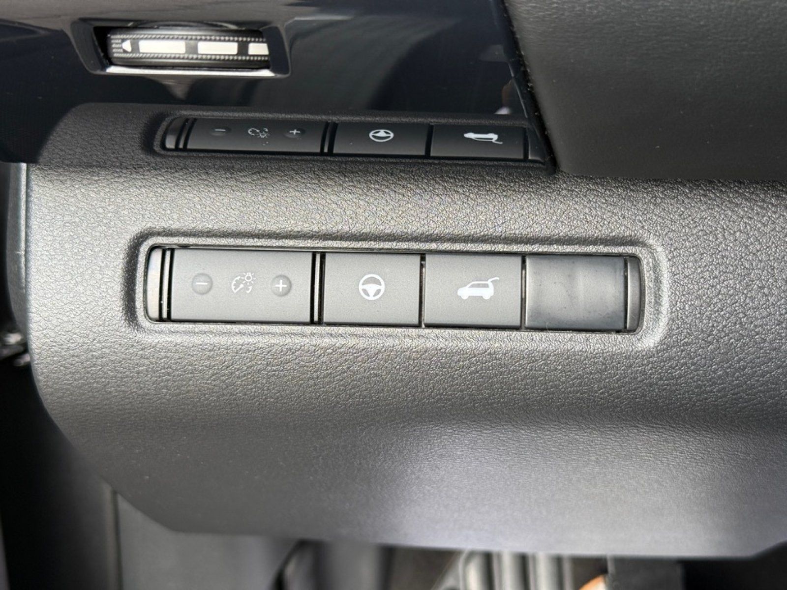 Used 2025 Nissan Pathfinder SV FWD image 39