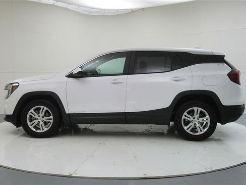 Used 2024 GMC Terrain SLE image 4