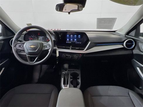Used 2024 Chevrolet Trax LS image 22