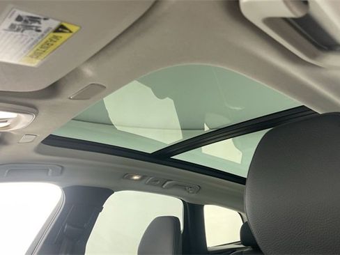 Used 2023 Volvo XC60 B5 Plus image 42