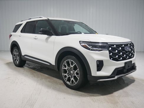 Used 2025 Ford Explorer Platinum w/ Ultimate Package image 3